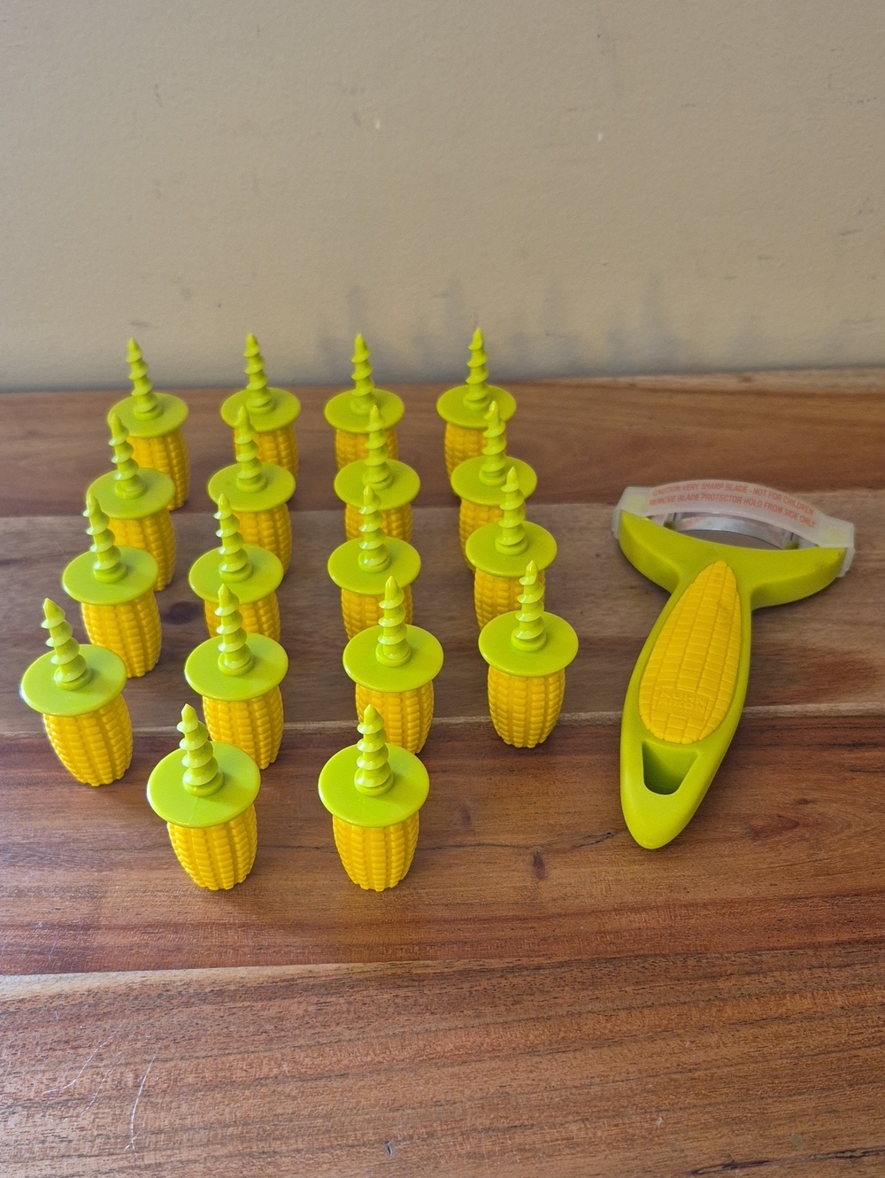 9 Sets of Screw On Corn Holders (18) & Corn Peeler
